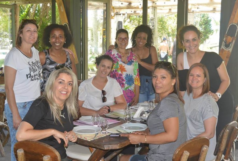 Ex-alunas da turma de 1994, atualmente, sargentos, comemoram o Jubileu de Prata