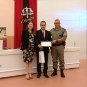 entrega de mimos aos palestrantes
