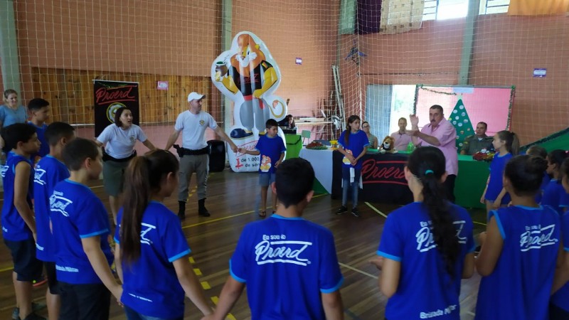 Brigada Militar de Vera Cruz forma alunos no Proerd.