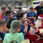 crianças com o papai Noel