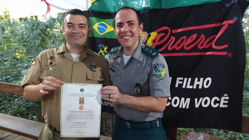 Policial de Venâncio Aires ganha Medalha Mérito do Proerd do Estado de Rondônia