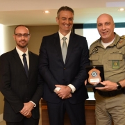 Comando da BM recebe homenagem da Abin