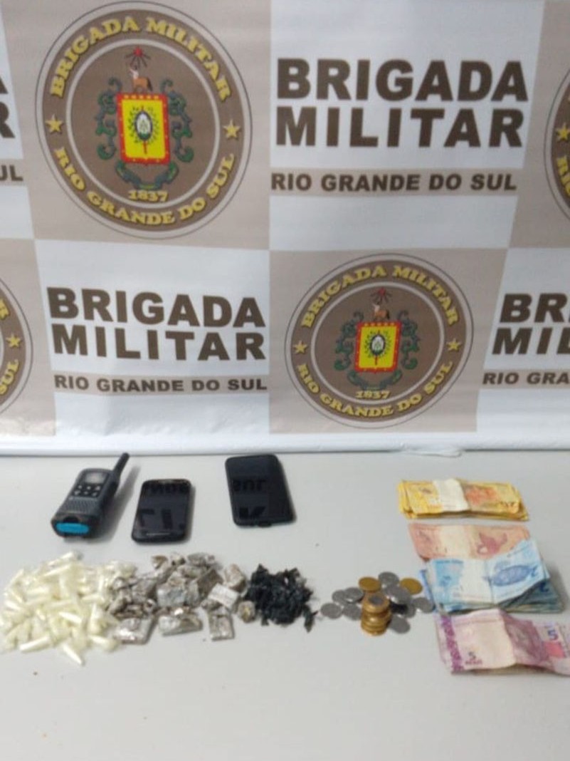 BM de Viamão prende dupla por tráfico de drogas