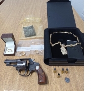 Força Tática do 25º BPM prende homem por roubo de Jóias