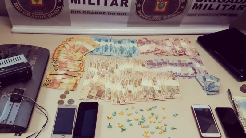 Casal preso por tráfico de drogas dia 29set20 em Santo Ângelo