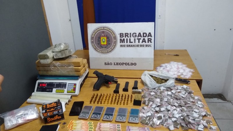 25&ordm; BPM prende homem com drogas e arma1