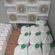 galões de agrotóxicos apreendidos
