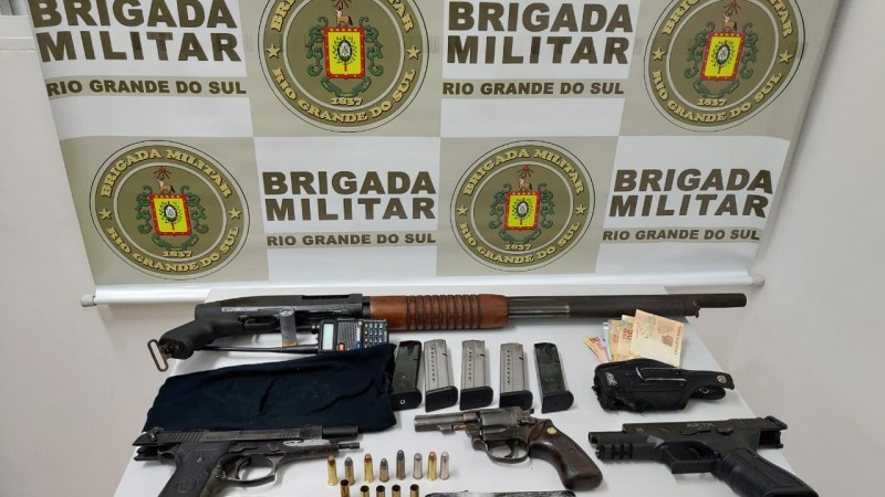 Material apreendido na ação.