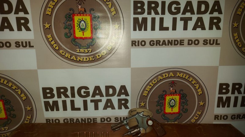 Revólver apreendido