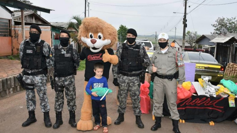 entrega de brinquedos