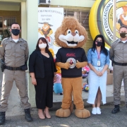Comando do 32º BPM com representante da imprensa e diretora de casa de passagem