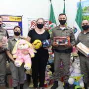 militares e representante da rede escolar municipal em Dois Irmãos