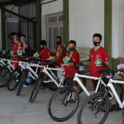 Crianças ganham bike da BM de Capão da Canoa