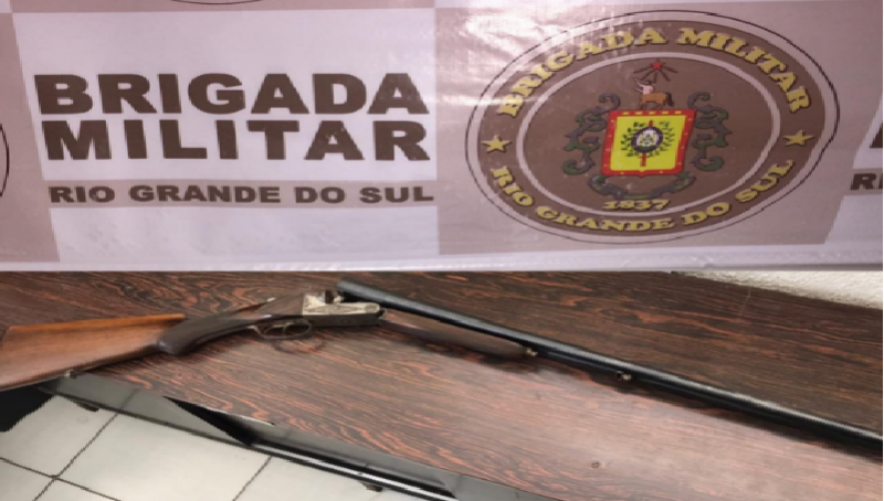 1º BPM apreende fuzil e armas em Porto Alegre - Brigada Militar