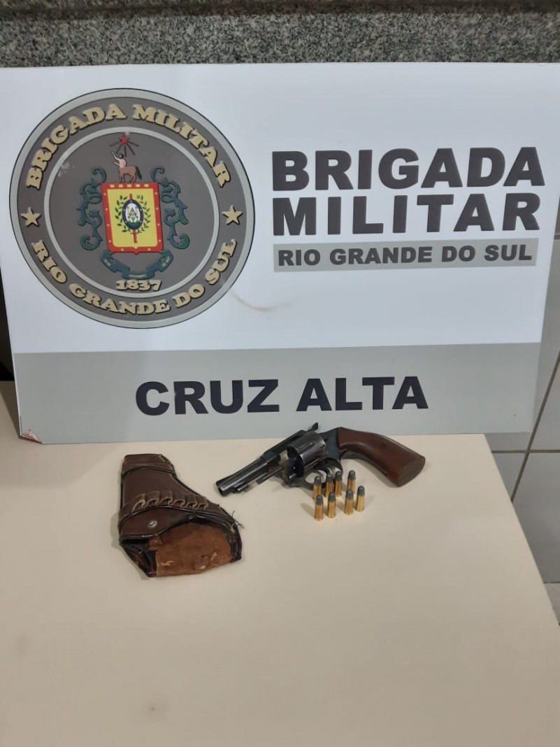 Rev&oacute;lver calibre 32 e 08 muni&ccedil;&otilde;es