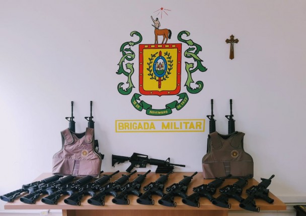 Fuzil e coletes Balísticos recebidos