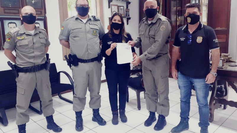 Pm e policiais civis