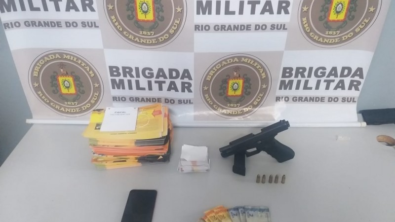 BM de Viamão prende dupla e apreende adolescente por porte ilegal de arma de fogo e crime eleitoral