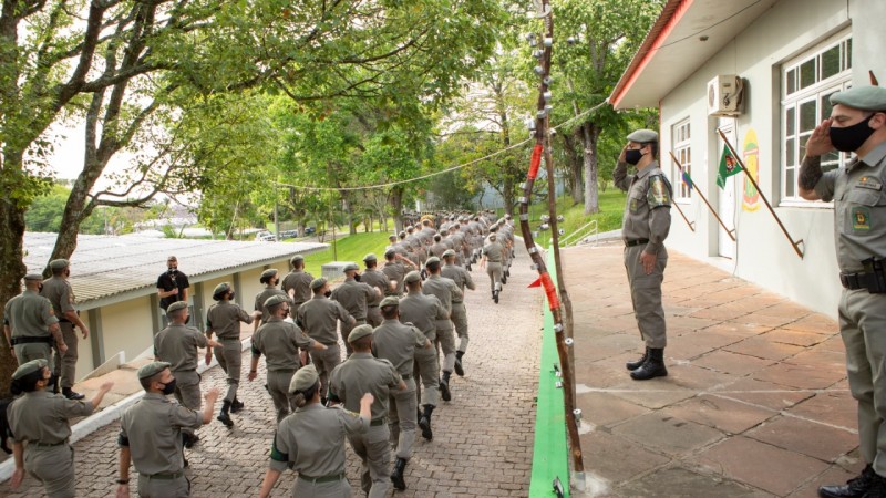 Alunos-soldados do Polo de Ensino do Vale do Rio Pardo celebram os 183 anos da Brigada Militar
