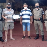 civis recebendo homenagem