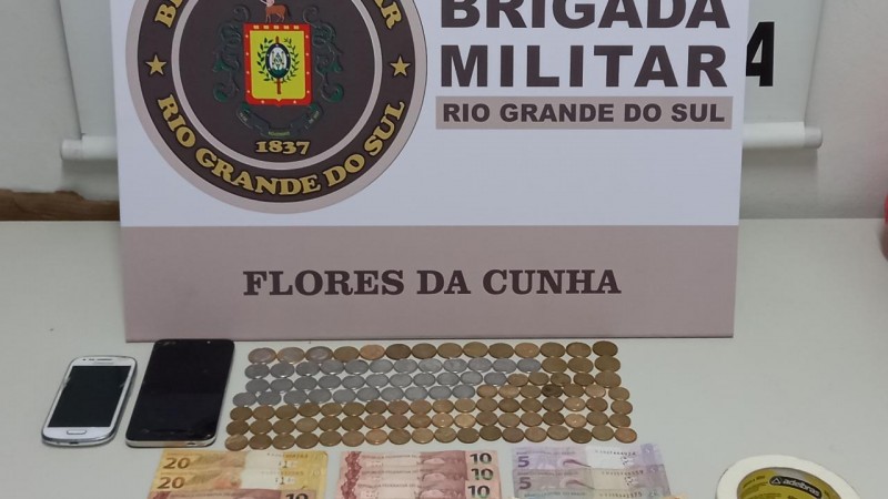 dinheiro, fita adesiva, celulares, banner brigada militar