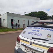 policiais realizando as visitas