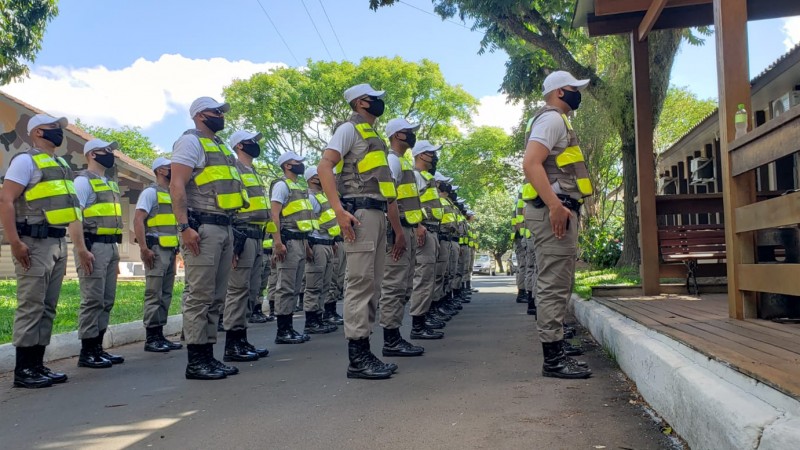 formatura in&iacute;cio servi&ccedil;o novos soldados