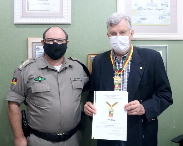 Entrega da Comenda do CRPO Missões em São Borja ao senador Luis Carlos Heinze