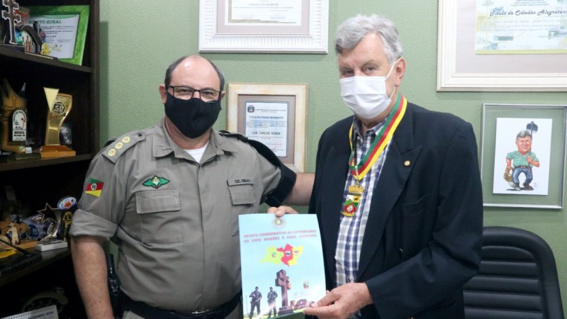 Entrega da Comenda do CRPO Missões em São Borja ao senador Luis Carlos Heinze e Revista Comemorativa dos 16 anos de instalação do CRPO Missões