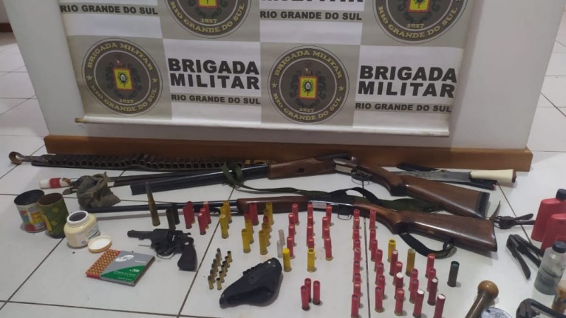 material apreendido com homem que disparou contra a Brigada Militar
