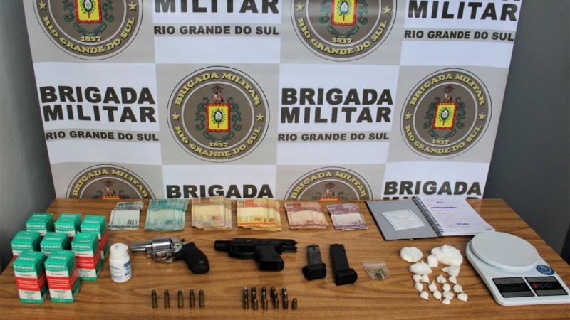 Prisão por tráfico de drogas, arma e procurado