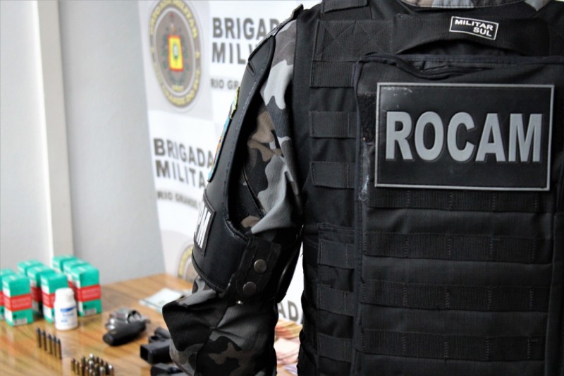 Prisão por tráfico de drogas, arma e procurado