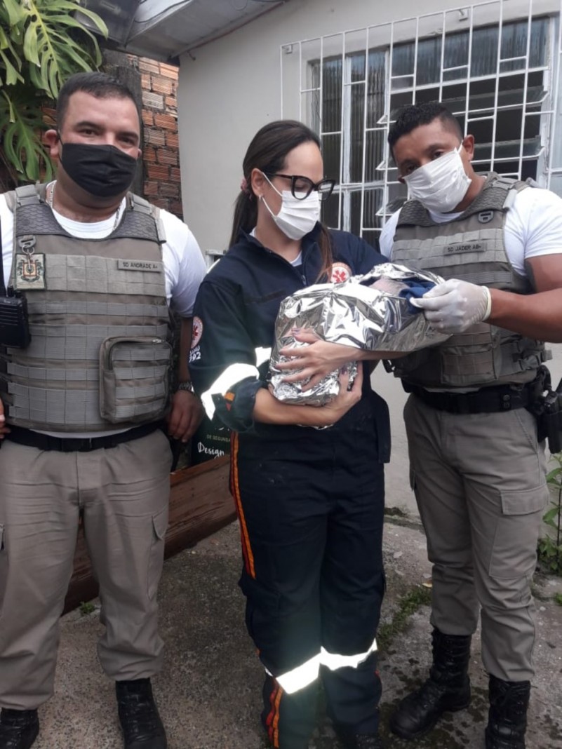 Policiais Militares de Canoas auxiliam em parto de moradora do bairro Niterói