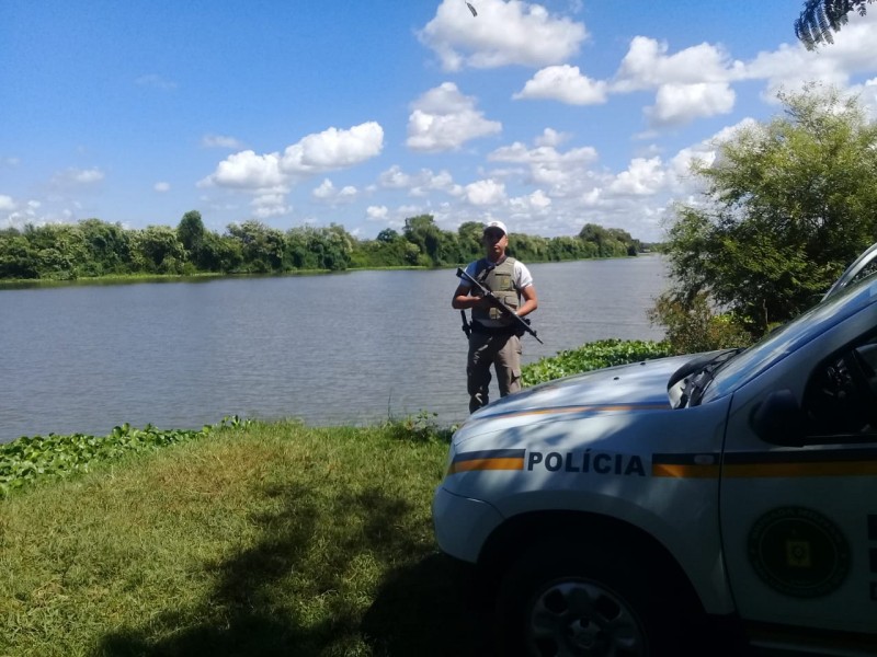 15° BPM realiza ações de policiamento em Nova Santa Rita no rio Dos Sino