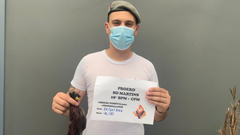 Em comemoração aos 23 anos do PROERD, 18°BPM recebe doação de mechas de cabelo
