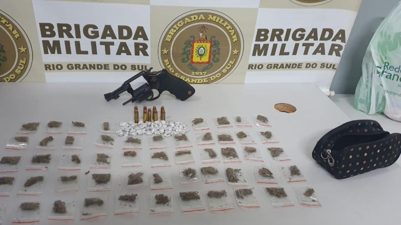 BM prende por porte ilegal de arma de fogo e tráfico de drogas em Viamão
