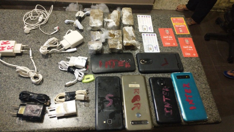 celulares, drogas e carregadores