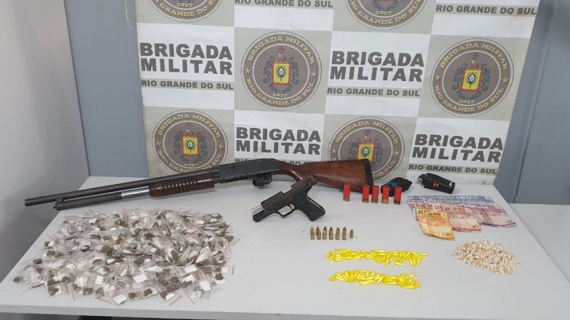 BM prende por porte ilegal de arma de fogo e tráfico de drogas em Viamão