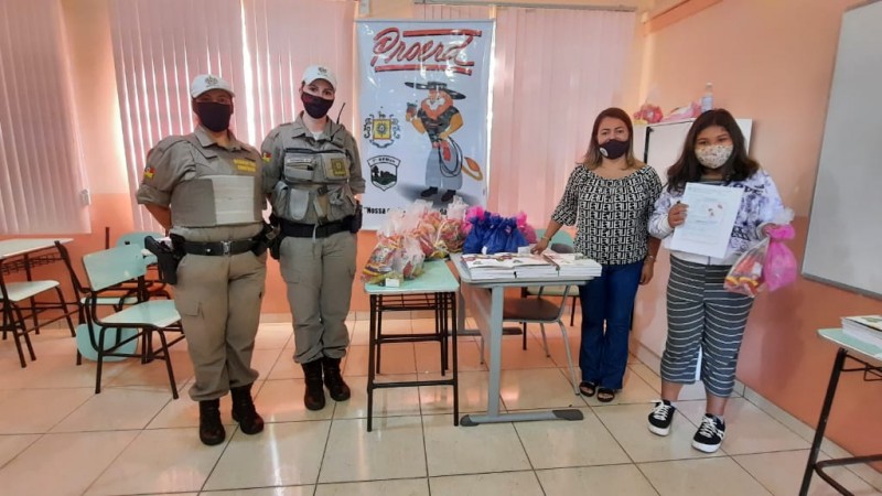 Entrega de Cestas de Páscoa