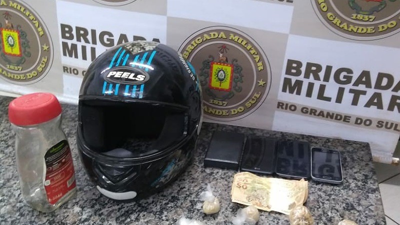 Prisão por tráfico e apreensão de drogas 06abril21