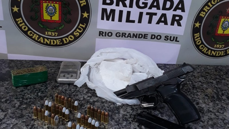 Brigada Militar prende foragido da justiça por porte ilegal de arma e tráfico de drogas 07abril21