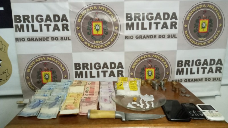 dinheiro, drogas e celulares