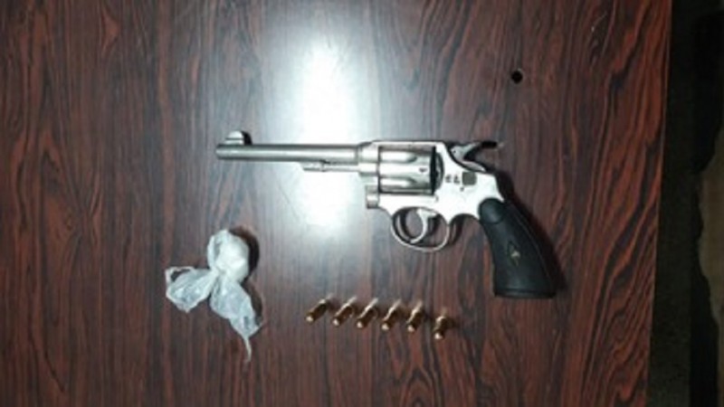 por&ccedil;&atilde;o de droga e arma
