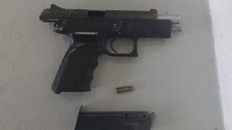 pistola com carregador