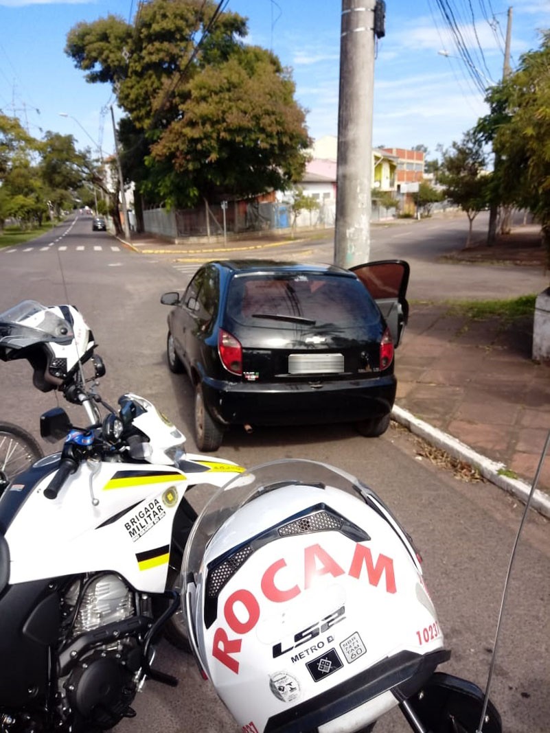 25&ordm; BPM prende homem e recupera ve&iacute;culo