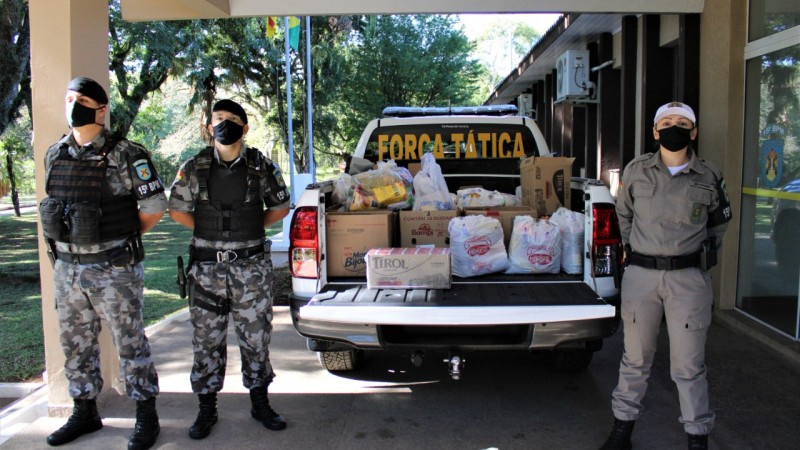 Doação de alimentos para famílias carentes em Canoas