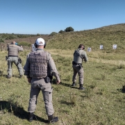 PMs durante instrução de tiro