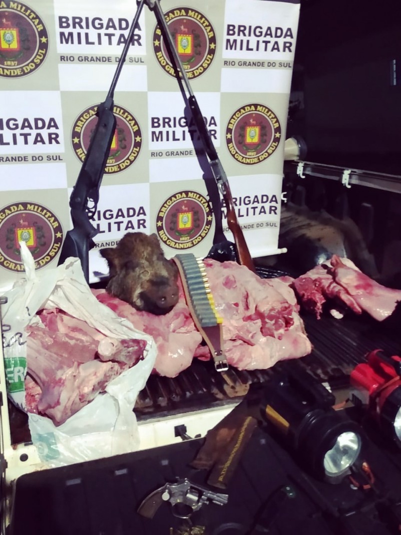 Brigada Militar de São Miguel das Missões prende por porte ilegal de arma e crime contra fauna