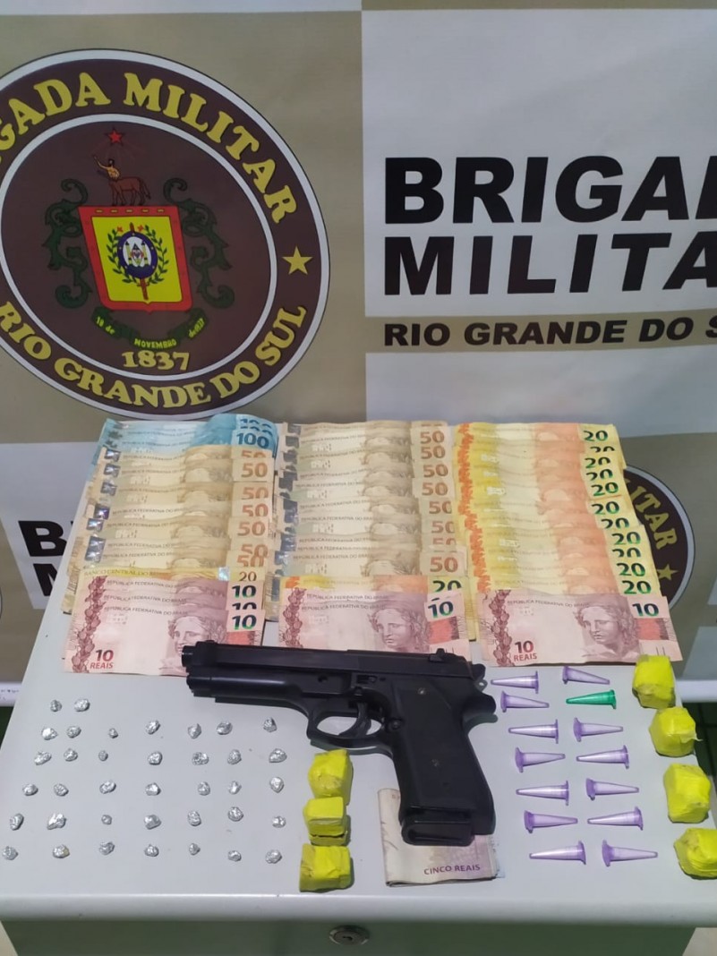 For&ccedil;a T&aacute;tica do 8&ordm; BPM apreende drogas, simulacro e ve&iacute;culo em Tavares