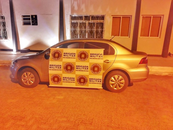 Força Tática do 8º BPM apreende drogas, simulacro e veículo em Tavares